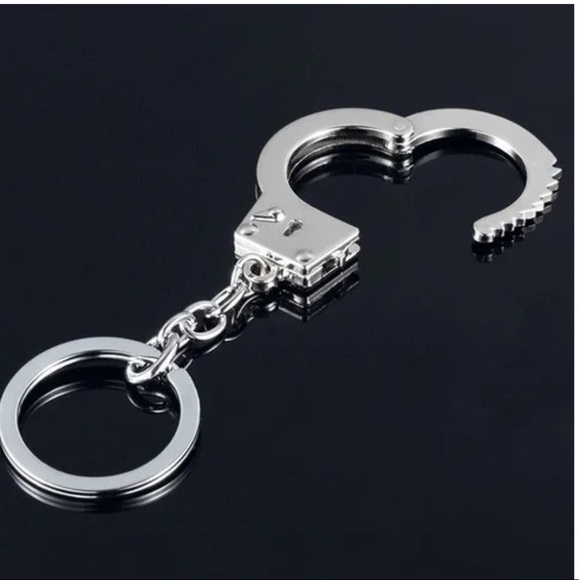 Accessories - 🆕 Keychain that looks like a Handcuff